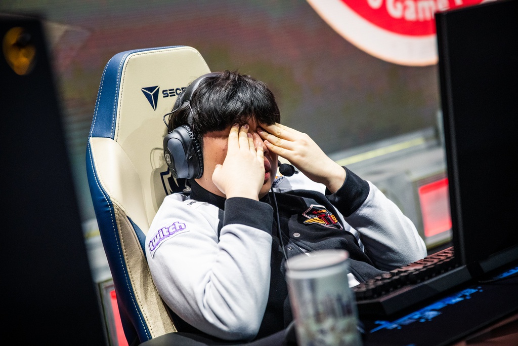 'Quy vuong bat tu' Faker va dong doi bi G2 eSports ha guc hinh anh 1 